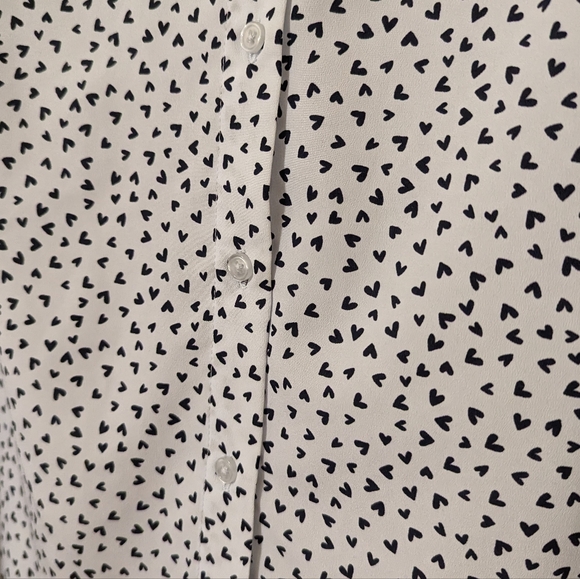 🖤 2/$20 NWT Heart Button Down 🖤 - Picture 3 of 5